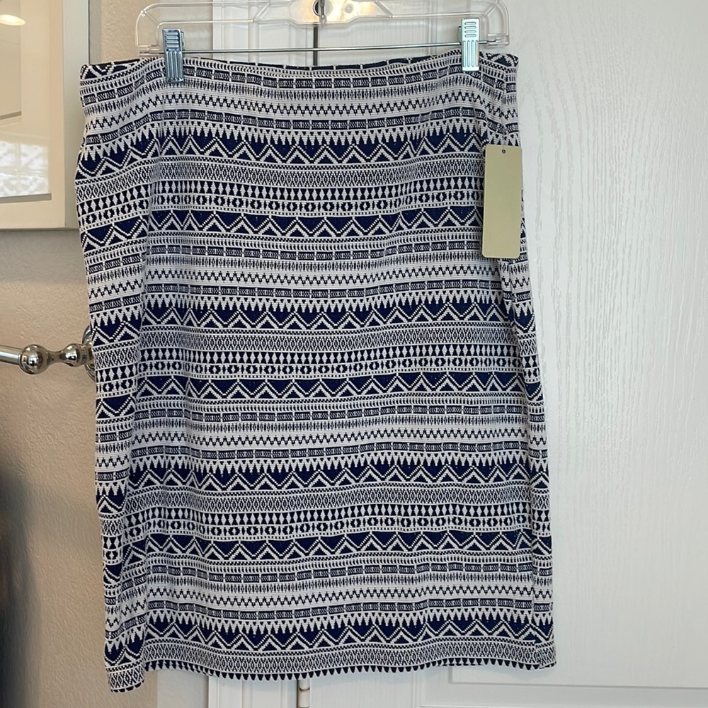NWT Adele navy blue printed pencil skirt.